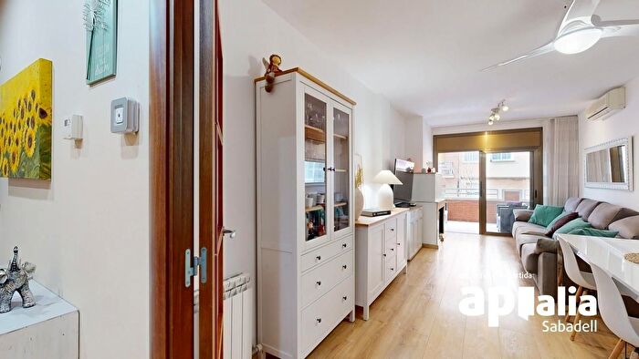 Piso en venta en Centre Eixample Can Llobet, Barberà del Vallès de 4 habitaciones