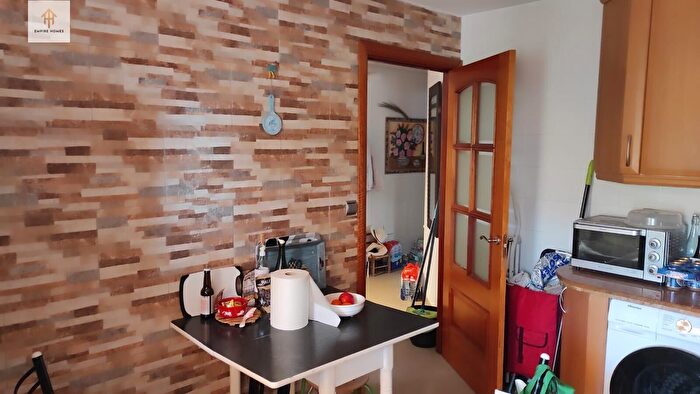Casas en venta y pisos alquiler - 3