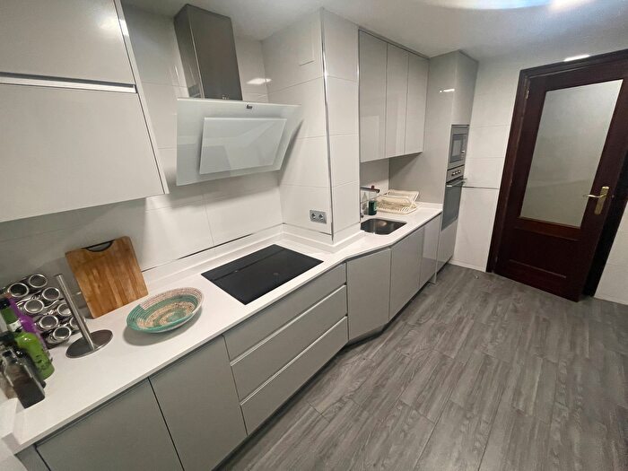 Casas en venta y pisos alquiler - 1