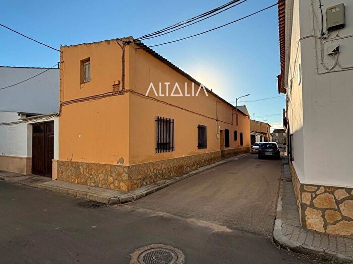Casas en venta y pisos alquiler - 1