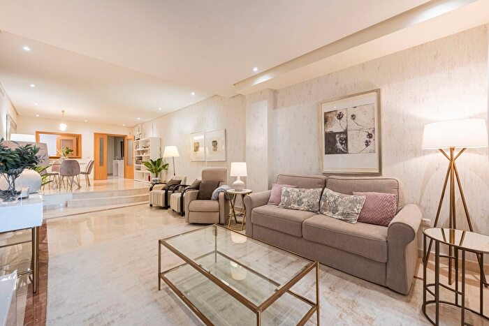 Piso en venta en Nueva Andalucía, Puerto Banús de 2 habitaciones