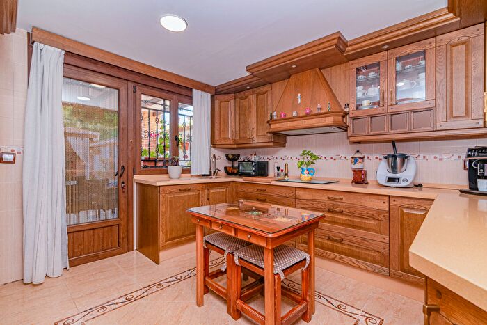 Casas en venta y pisos alquiler - 2