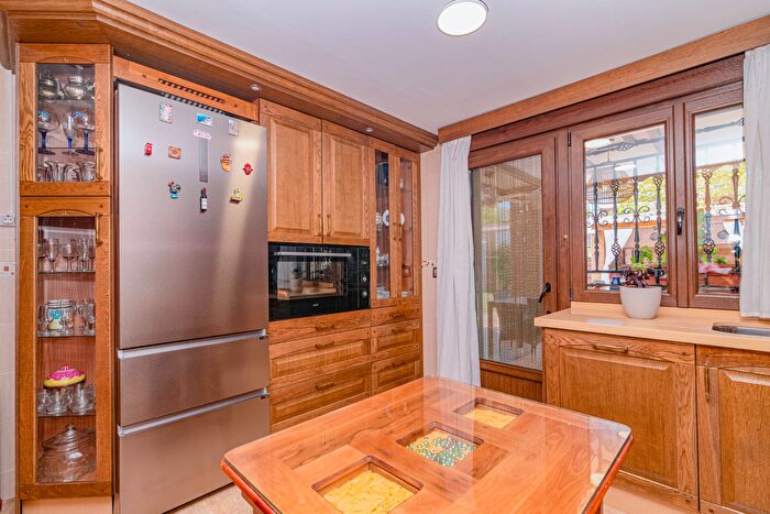 Casas en venta y pisos alquiler - 3
