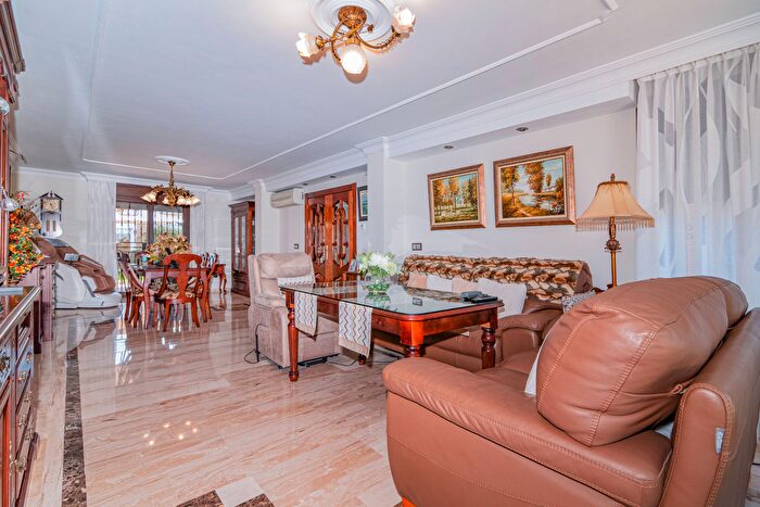 Casa en venta en Ogíjares, Granada de 4 habitaciones