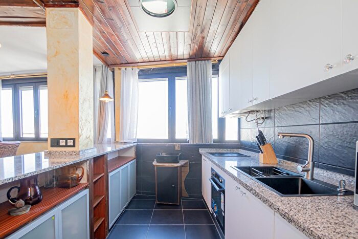 Casas en venta y pisos alquiler - 3