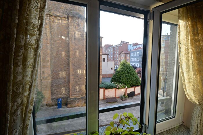 Casas en venta y pisos alquiler - 3