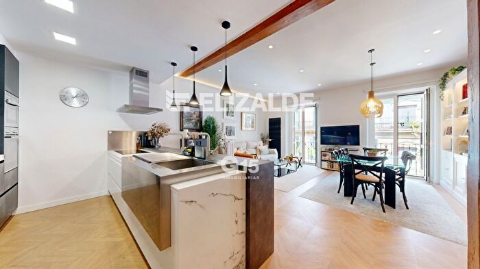 Casas en venta y pisos alquiler - 1