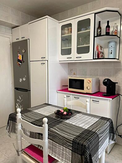 Casas en venta y pisos alquiler - 3