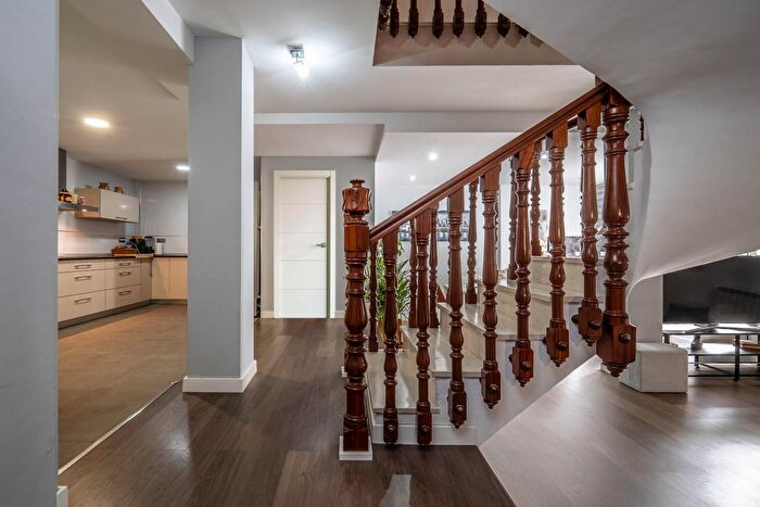 Casas en venta y pisos alquiler - 3