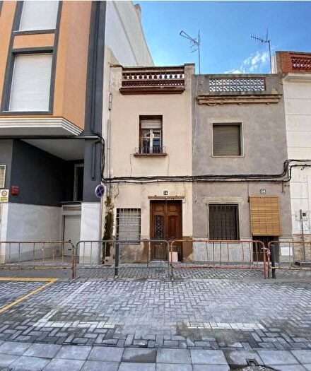 Casas en venta y pisos alquiler - 1