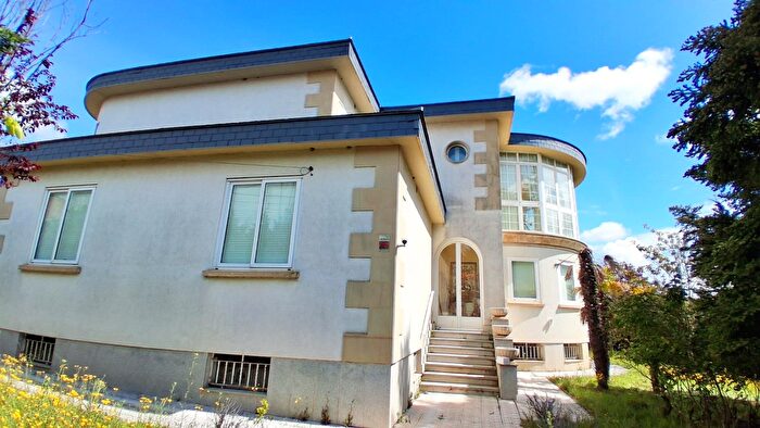 Casas en venta y pisos alquiler - 2