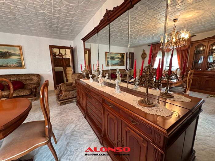 Casas en venta y pisos alquiler - 3