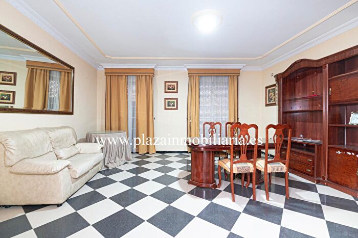 Casa en venta en Hoya del Molino, Lucena de 5 habitaciones