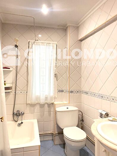 Casas en venta y pisos alquiler - 3