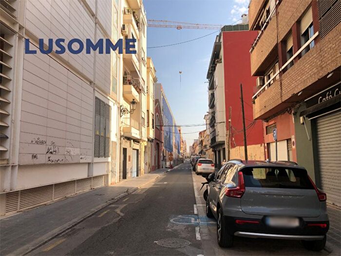 Casas en venta y pisos alquiler - 3