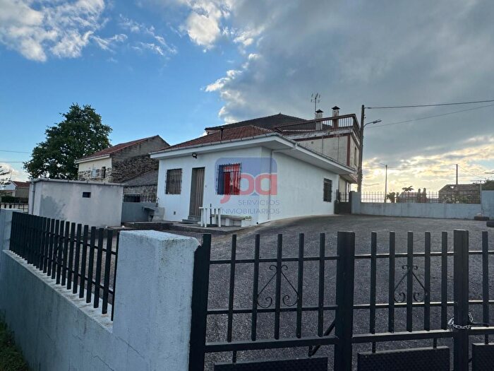 Casa en venta en Calvos de Randín, Ourense de 2 habitaciones