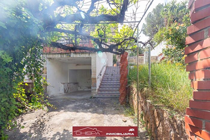 Casa en venta en Serra, Valencia de 4 habitaciones