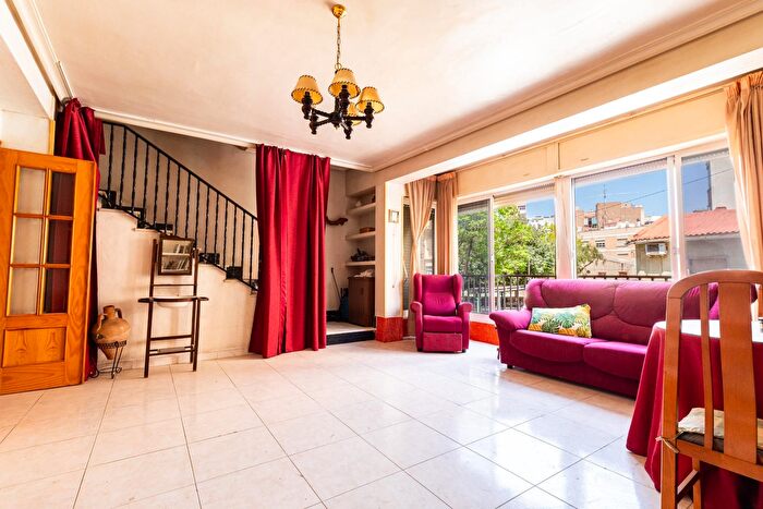 Casas en venta y pisos alquiler - 1
