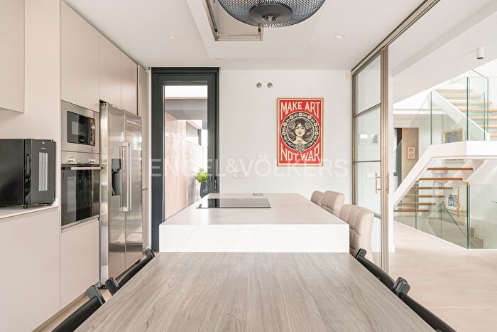 Casas en venta y pisos alquiler - 3