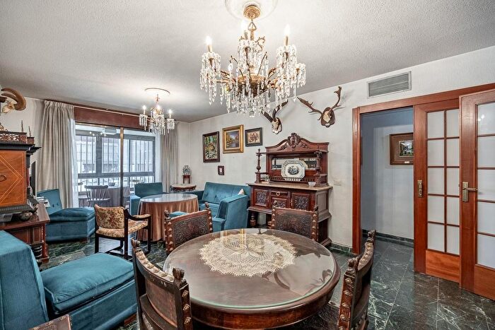 Casas en venta y pisos alquiler - 1