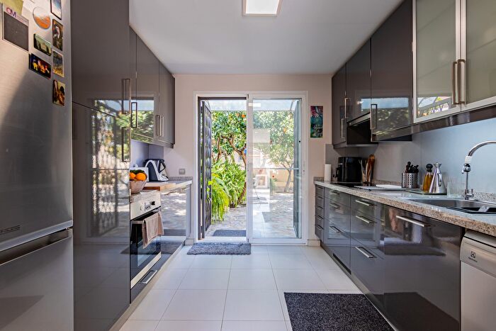 Casas en venta y pisos alquiler - 3