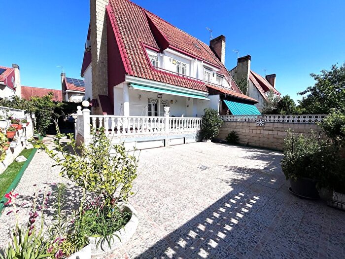 Casas en venta y pisos alquiler - 1
