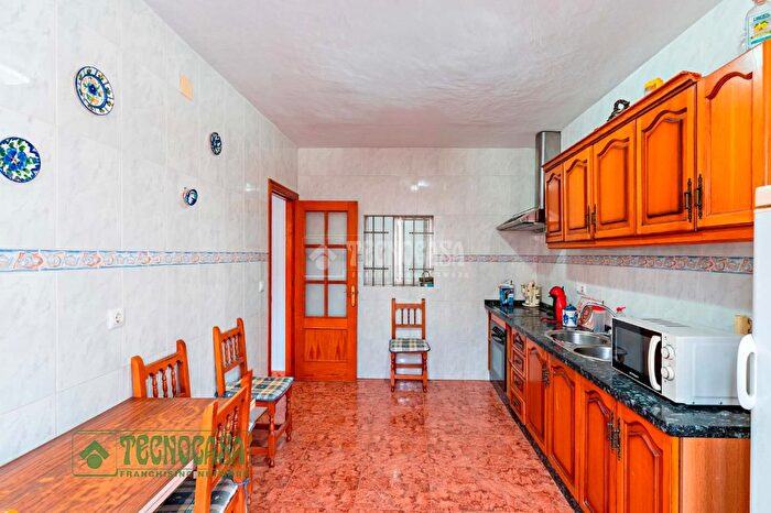 Casas en venta y pisos alquiler - 3