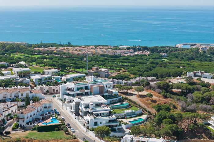 Piso en venta en Elviria Cabopino, Cabopino Artola de 3 habitaciones