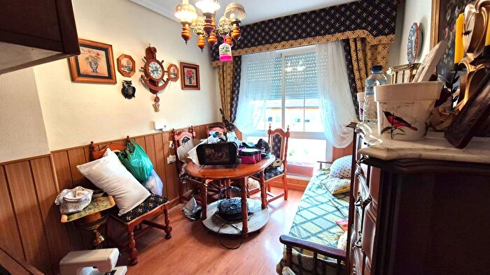Casas en venta y pisos alquiler - 3