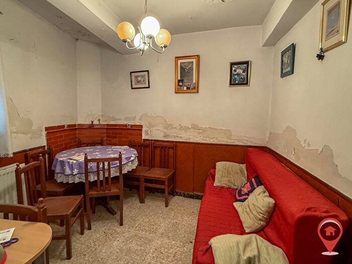 Casas en venta y pisos alquiler - 1