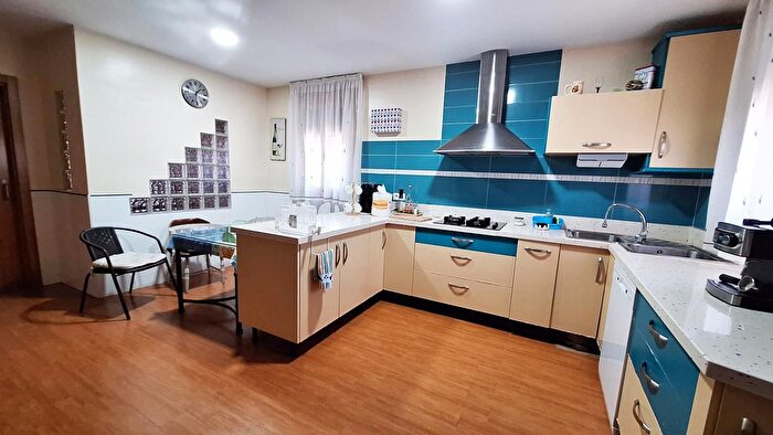 Casas en venta y pisos alquiler - 3