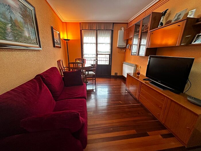 Casas en venta y pisos alquiler - 1