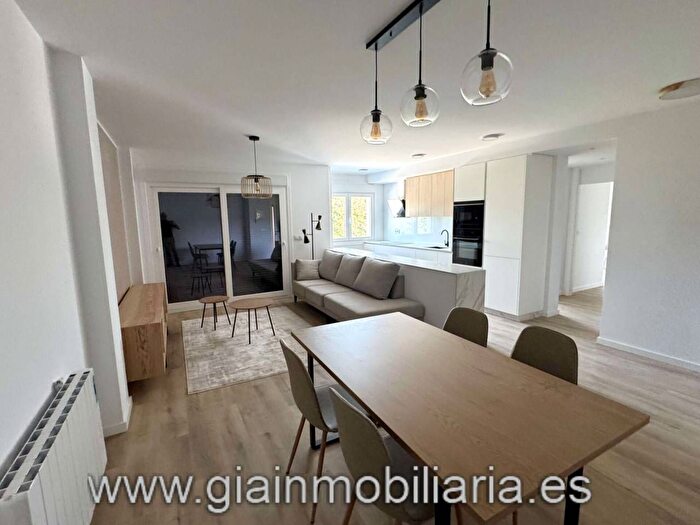 Casas en venta y pisos alquiler - 3