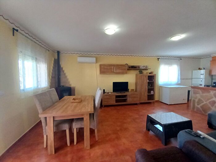 Casas en venta y pisos alquiler - 3