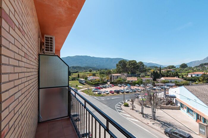 Piso en venta en Alcalalí, Alicante de 3 habitaciones