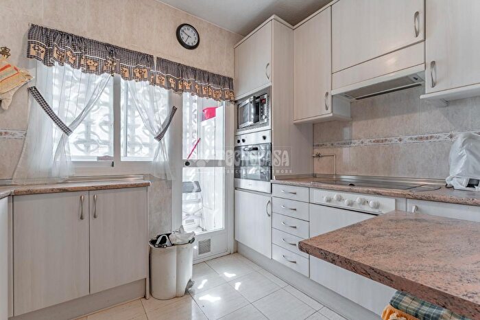 Casas en venta y pisos alquiler - 3