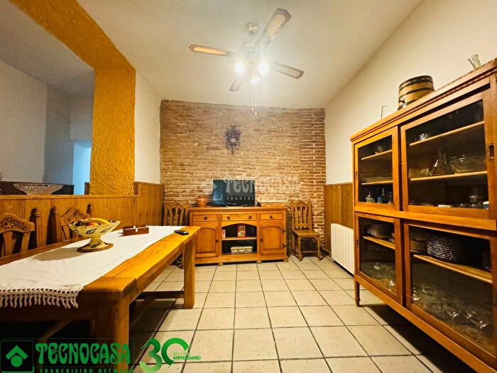 Casas en venta y pisos alquiler - 2