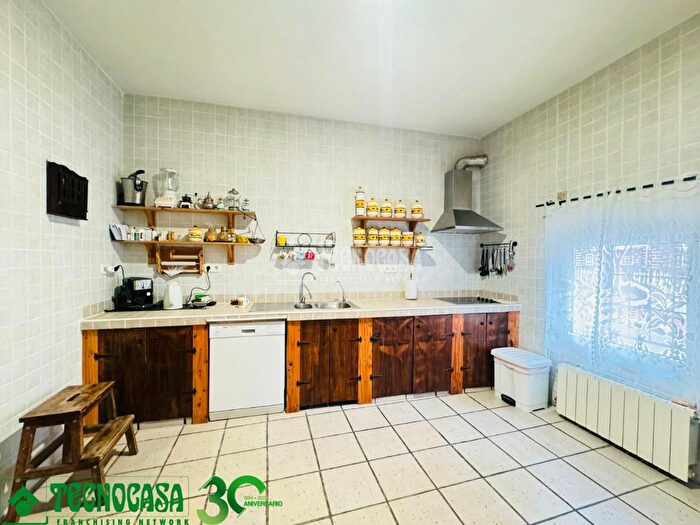 Casas en venta y pisos alquiler - 3