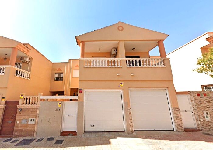 Casa en venta en Huércal de Almería, Almería de 4 habitaciones
