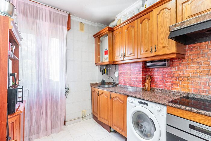 Casas en venta y pisos alquiler - 3