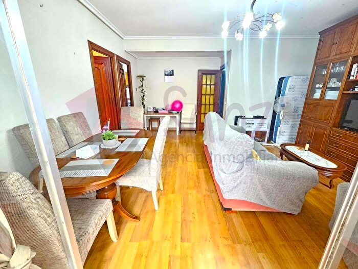 Casas en venta y pisos alquiler - 1