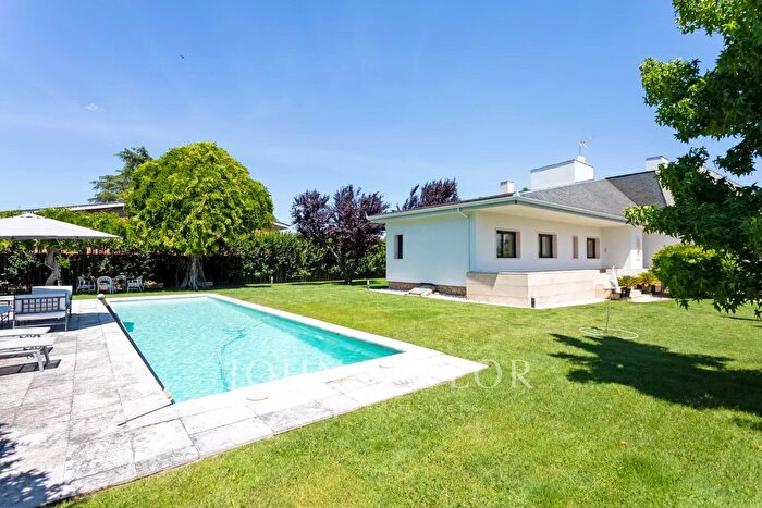 Casas en venta y pisos alquiler - 1