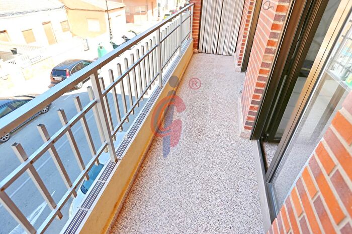 Casas en venta y pisos alquiler - 3