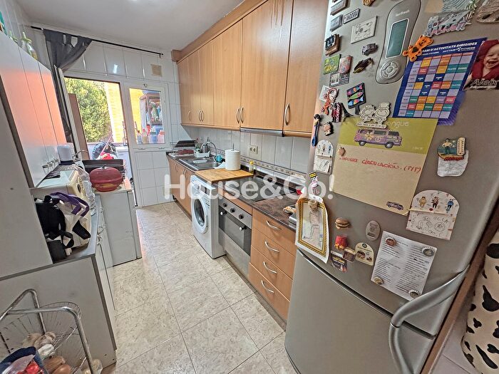 Casas en venta y pisos alquiler - 3
