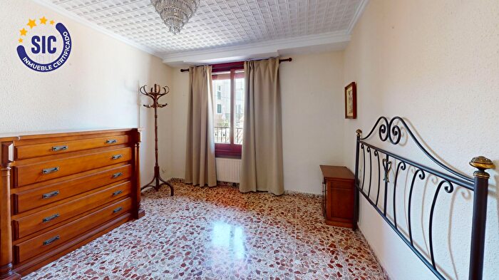 Casas en venta y pisos alquiler - 3