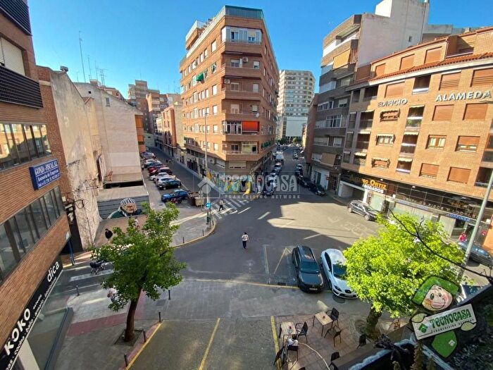 Casas en venta y pisos alquiler - 1