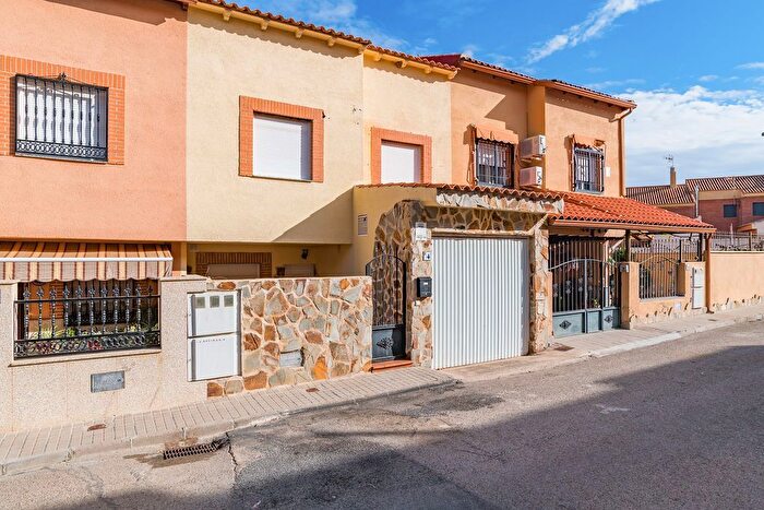 Casas en venta y pisos alquiler - 2