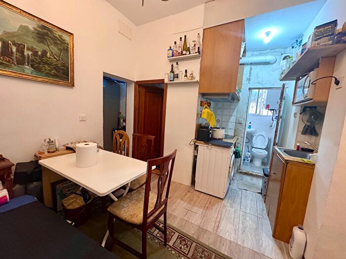 Casas en venta y pisos alquiler - 1