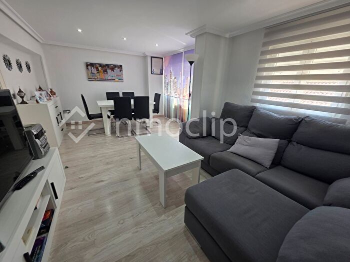 Casas en venta y pisos alquiler - 1
