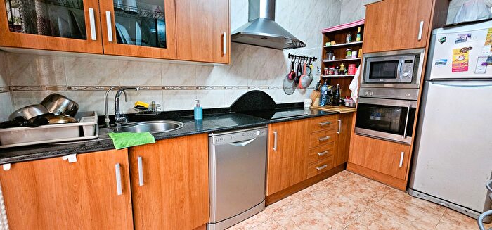 Casas en venta y pisos alquiler - 3